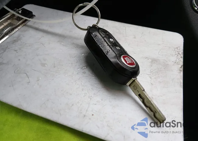 3C3CFFAR1FT501796: 43943881