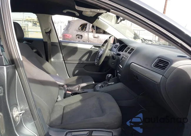 3VWD17AJ6FM316570: 43944151