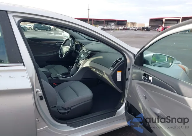 KMHEC4A4XFA137788: 43944301