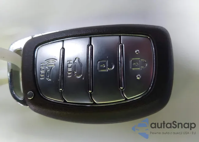 KMHC85LC4LU239777: 43946228