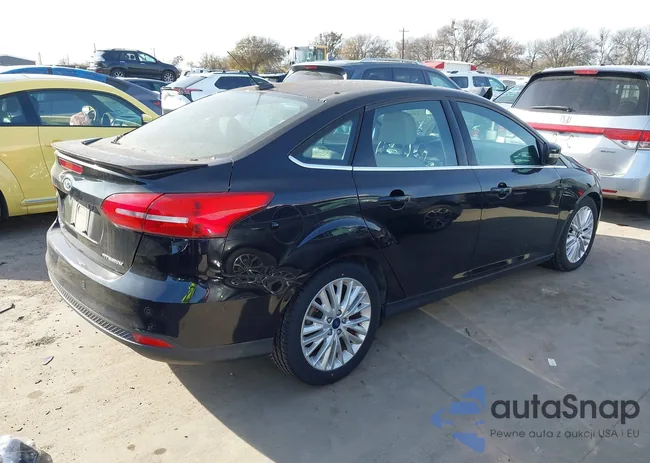 1FADP3J2XHL210524: 43945478