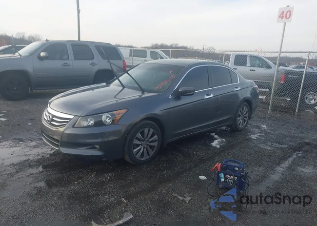 1HGCP3F83BA029675: 43945618