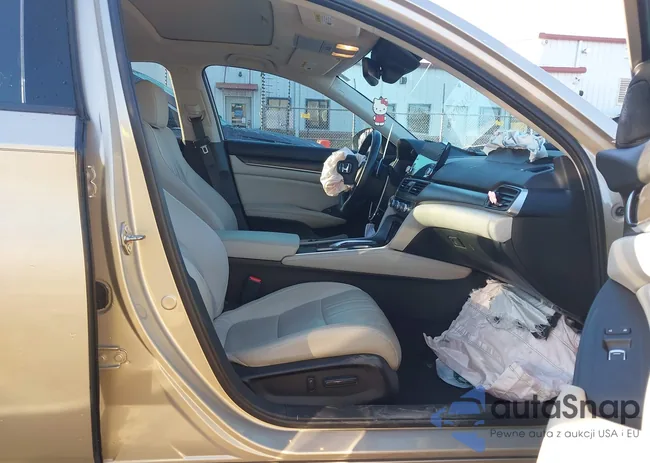 1HGCV2F60JA040128: 43946970