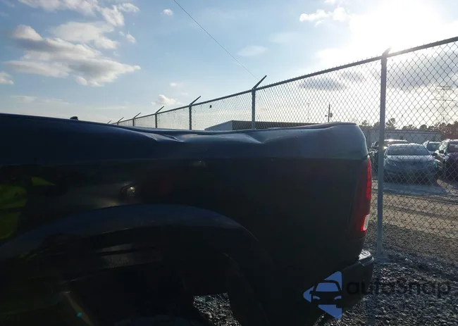 3C6UR5NL3FG548027: 43947158