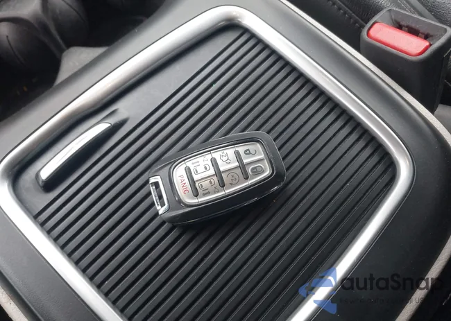 2C4RC1EG2HR661041: 43947181