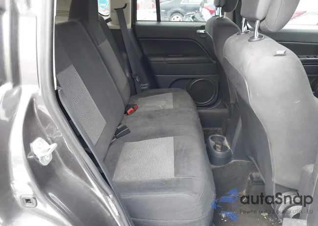 1C4NJDBB6GD511837: 43946558