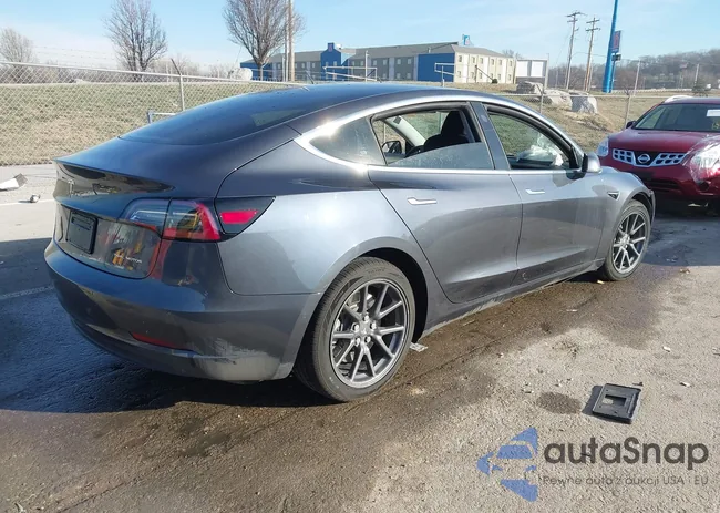 5YJ3E1EB2LF774853: 43947852