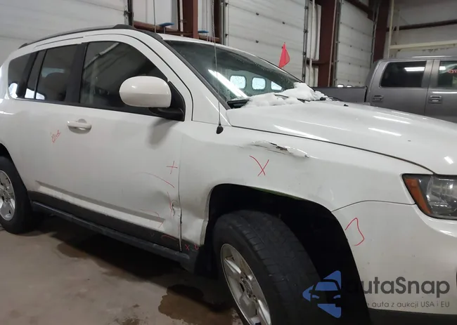 1C4NJCEA8GD766812: 43947883