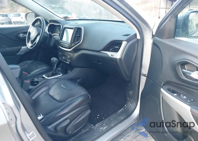 1C4PJMBS7HD220676: 43947380