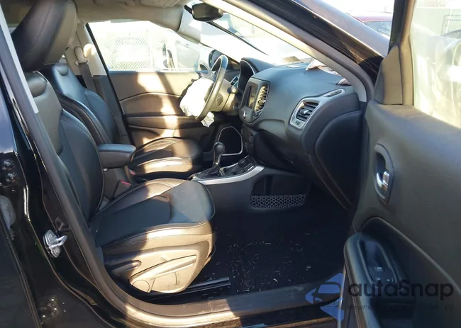 3C4NJDBB1KT690789: 43947575