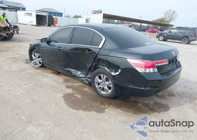 1HGCP2F61CA131812: 43949809