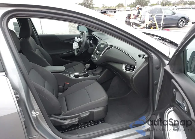 1G1ZB5ST1RF193090: 43949863