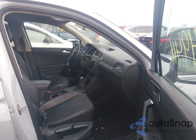 3VV3B7AX7JM082076: 43949411