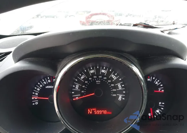 KNDJT2A21B7228557: 43949568