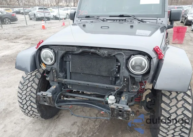 1C4BJWEG3JL903225: 43951048