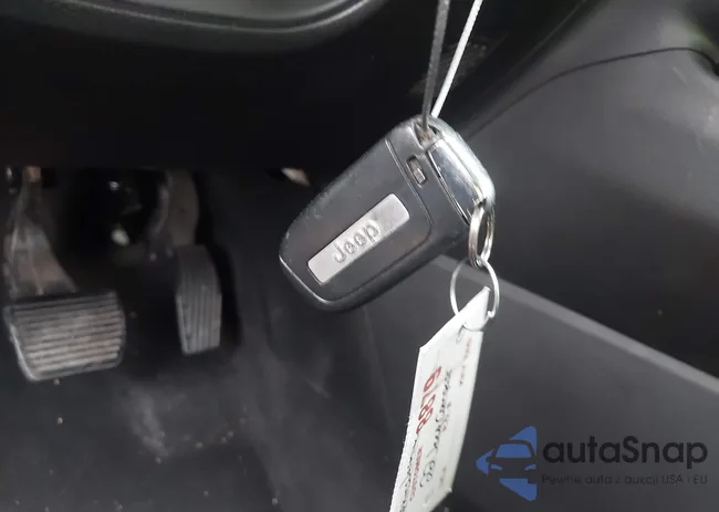 3C4NJDBB9NT136484: 43951282