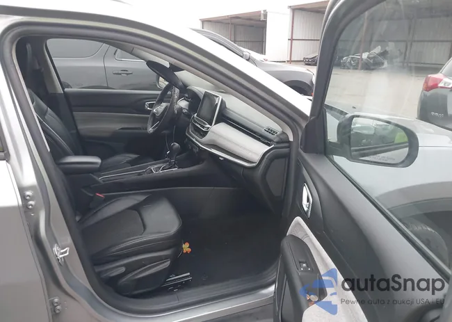 3C4NJDBB9NT136484: 43951282