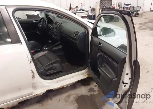 3VWRZ7AJ8AM063128: 43950506