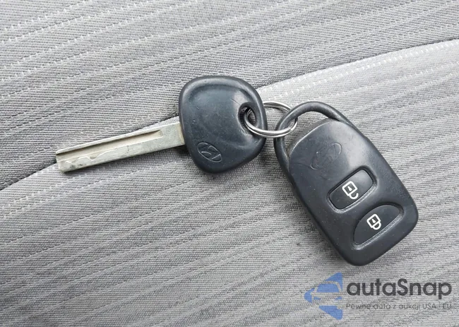 KMHCT4AE3HU352883: 43951931