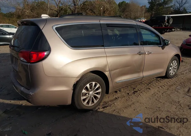 2C4RC1BGXHR796613: 43951957