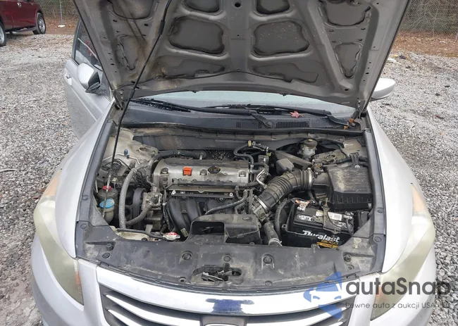 1HGCP2F64BA110046: 43952784