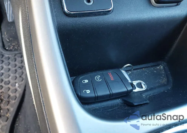 3C4NJCBB8JT495054: 43952898