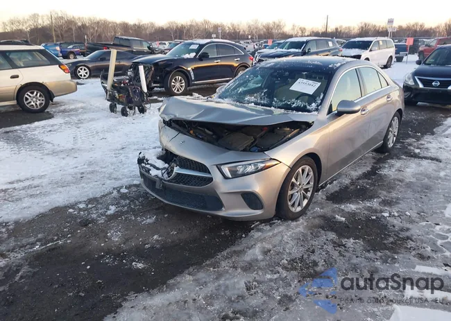 W1K3G4EB3LW043068: 43953042