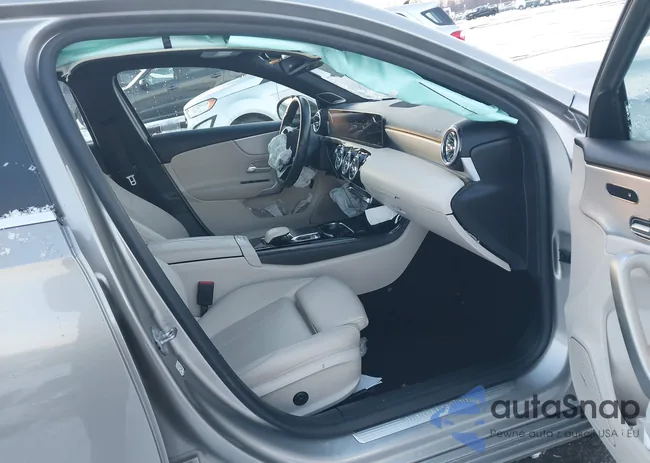 W1K3G4EB3LW043068: 43953042