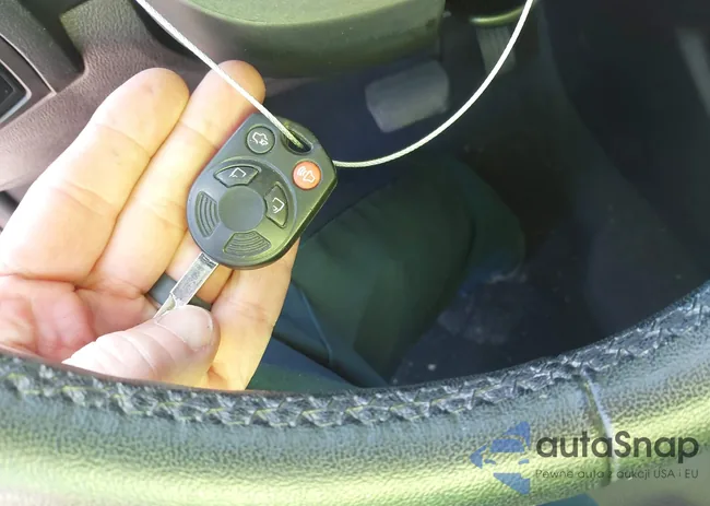 1FADP3F28EL240464: 43953204