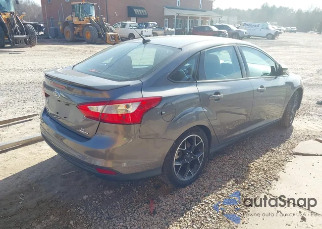 1FADP3F28EL240464: 43953204