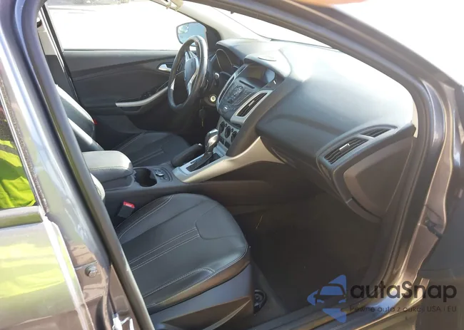 1FADP3F28EL240464: 43953204