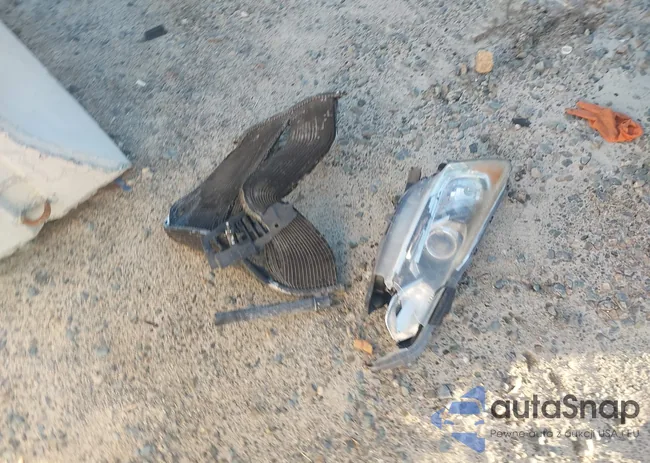 1HGCR3F88HA011885: 43953251