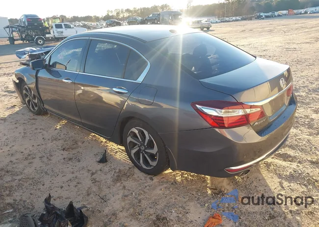 1HGCR3F88HA011885: 43953251