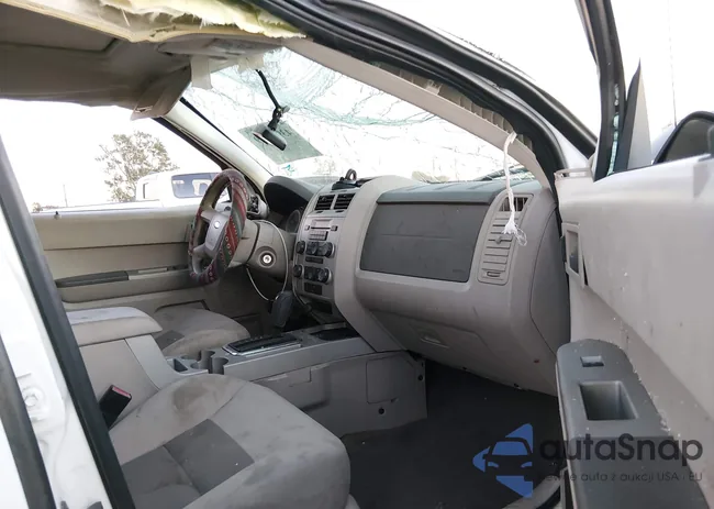 1FMCU03198KC33103: 43952579