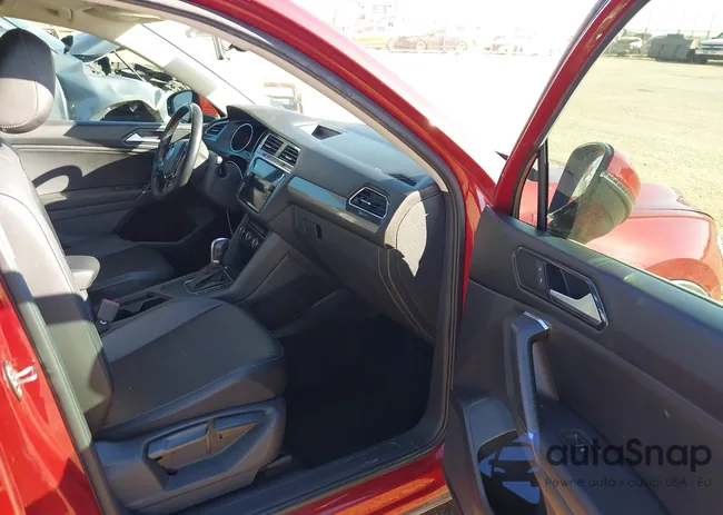 3VV3B7AX2JM149991: 43952670