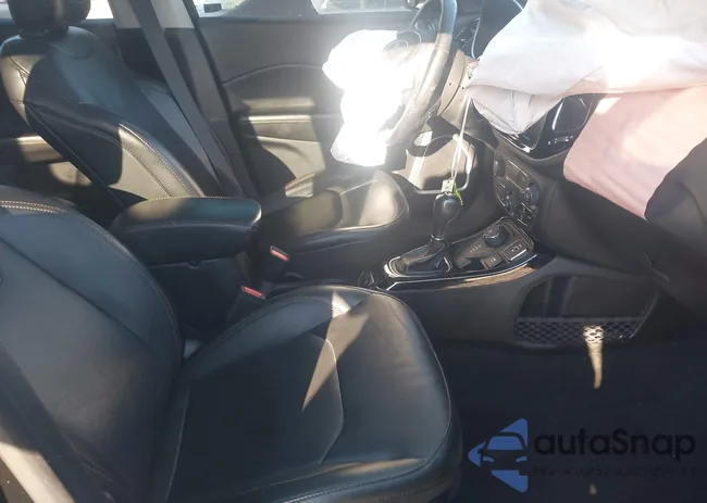 3C4NJDCB3LT244661: 43953892