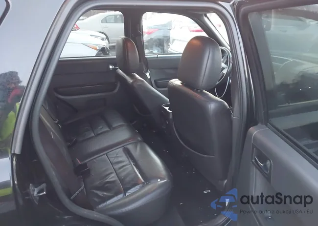 1FMCU9E75AKC21753: 43953640