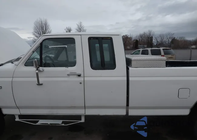 1FTHX26G3KKB51579: 43955344