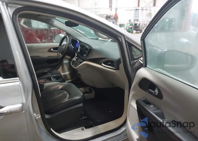 2C4RC1BG4HR811476: 43954553