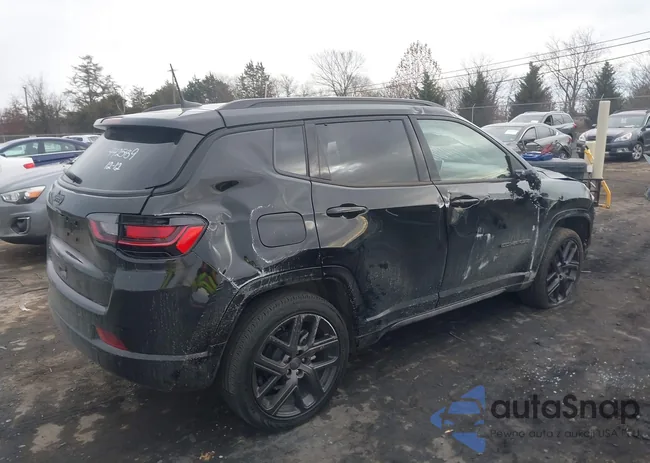 3C4NJDCN0RT132452: 43954732