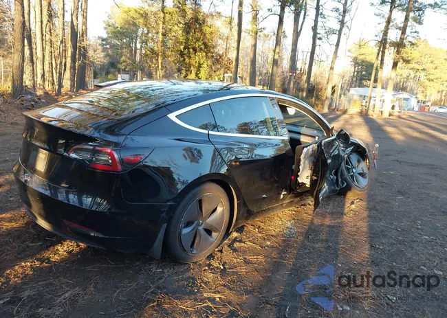 5YJ3E1EA8KF424651: 43955944