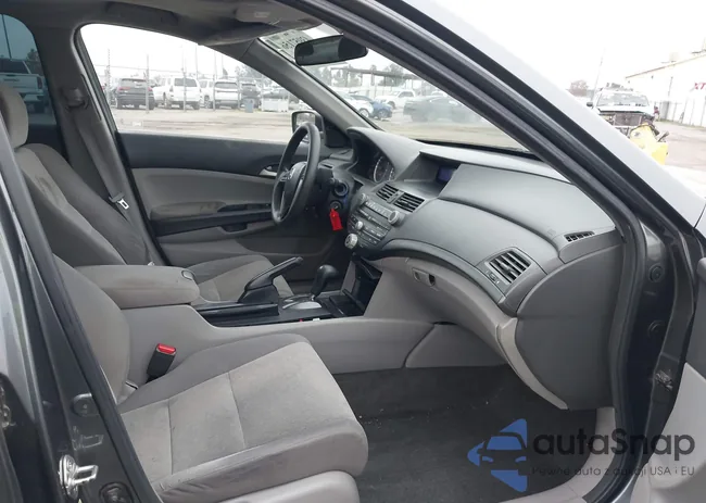 1HGCP2F3XAA053386: 43957156