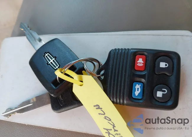 1LNHM82W03Y671774: 43956458