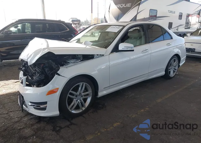 WDDGF4HB4DA853422: 43957940