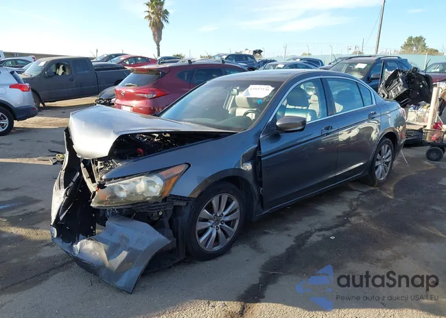 1HGCP2F84BA033275: 43957536