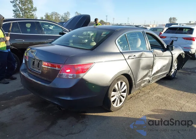 1HGCP2F84BA033275: 43957536