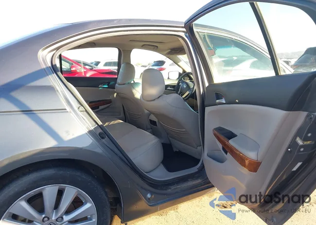 1HGCP2F87BA008113: 43957724