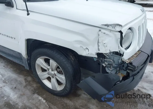 1C4NJRFBXED892693: 43959792