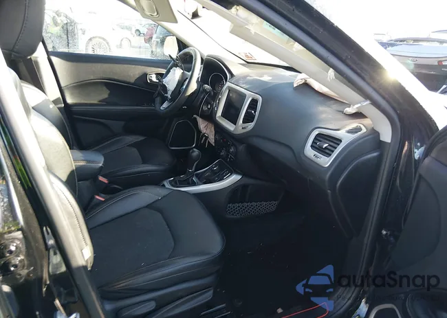 3C4NJDBB2KT760929: 43959396