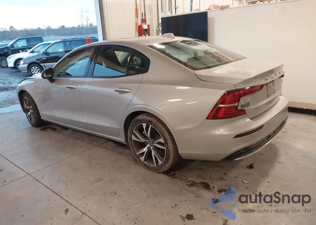 7JRL12TL6RG317749: 43960981